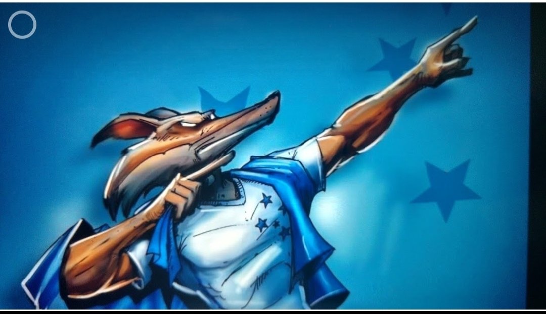eliaseguimaraes's tweet photo. BH fica da hora qdo o Cruzeiro vence.
E o @MatheusPereira ?
Só precisa de alguns ótimos companheiros pra ser o melhor jogador do CB.
Como não acompanho muito sobre "reforços", espero que a diretoria lhe dê tais atletas.
#simboracruzeiro https://t.co/rp00ZerKBj