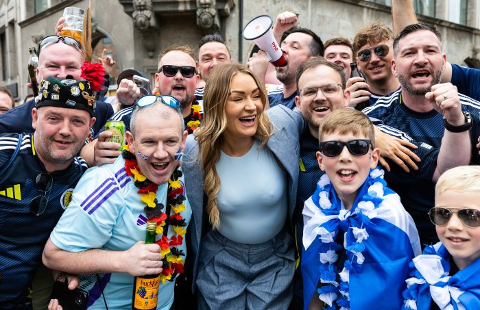 Scotland at the EUROS  🏴󠁧󠁢󠁳󠁣󠁴󠁿 

📸 I PICTURED: The Tartan Army have a new member in TV presenter Laura Woods 📺🙌

<a href="/laura_woodsy/">Laura Woods</a> Give us your prediction 😎

#euro2024   I  #Scotland I #GERSCO