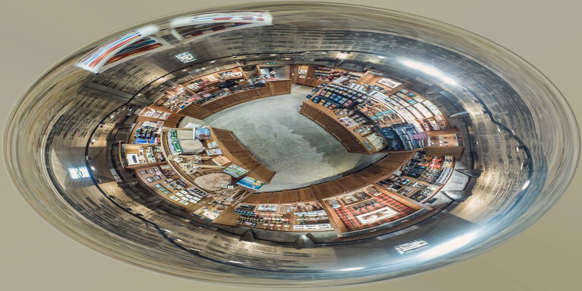 JohnnyBoyBriggs's tweet photo. "𝙒𝙝𝙖𝙩 𝙞𝙨 𝙩𝙝𝙞𝙨?" It's a 360° view of a retail interior, created as part of an immersive learning scenario for MSc Marketing students at @UofGAsbs @UofGlasgow. It's still a work in progress, but stay tuned for more updates! 🙂🎓🕹📱
#EdTech #Innovation #Immersivelearning https://t.co/WXkPavG0Aq