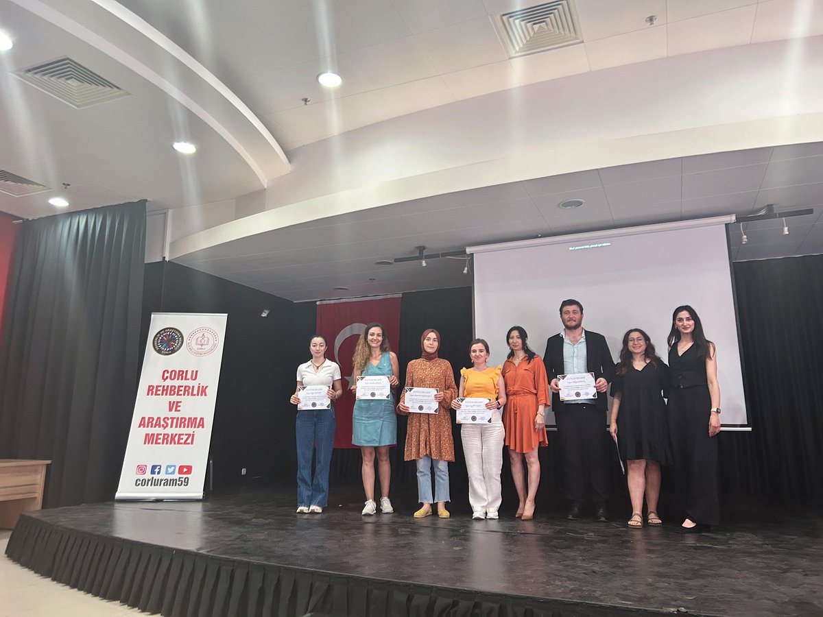 CorluArast's tweet photo. Atölye çalışmalarına katılım sağlayan meslektaşlarımıza sertifikaları verildi. Katılımları ve emekleri içim teşekkür ediyoruz. https://t.co/2odCnrGzdK