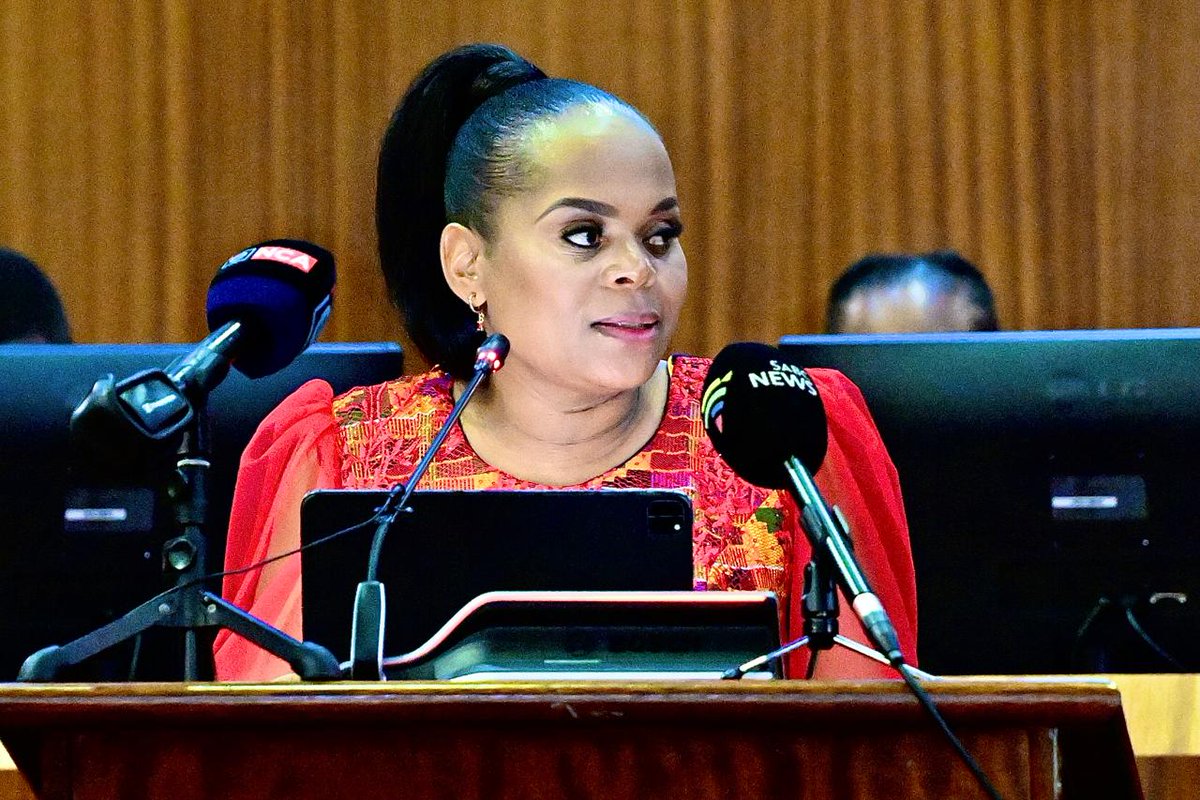 OtpLimpopo's tweet image. Limpopo Province celebrates a historic moment as DR Phophi Ramathuba is appointed as the new Premier, she is the 1st woman to hold the position. In her acceptance speech, the newly appointed Premier said,l.