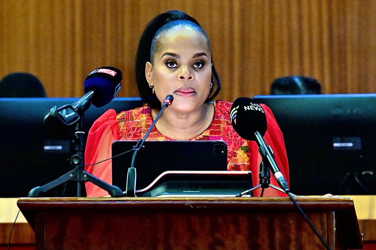 OtpLimpopo's tweet image. Limpopo Province celebrates a historic moment as DR Phophi Ramathuba is appointed as the new Premier, she is the 1st woman to hold the position. In her acceptance speech, the newly appointed Premier said,l.