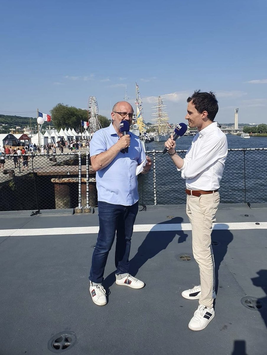 1 an déjà que nous étions à  L'Armada de Rouen avec l'équipe de <a href="/BFM_Normandie/">BFM Normandie</a> (<a href="/GilbertGuerrand/">Gilbert Guerrand</a> , <a href="/BastienBocquel/">Bastien Bocquel</a>...). Super souvenir de ce direct sur le navire le Mistral.