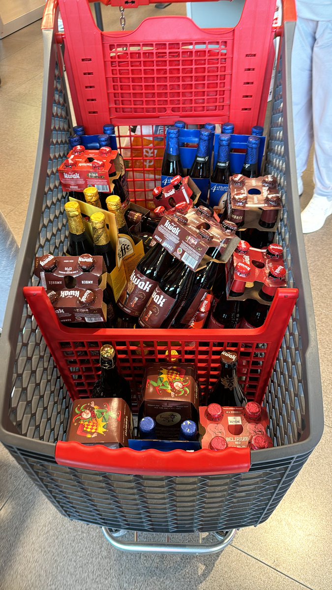 sebekust's tweet photo. Dobrze odwiedzić szwagierkę w Holandii, 25 minut jazdy i wizyta w Belgii po belgijskie piwko 🍺🍺🍺🍺🤪 https://t.co/sv7TLJh5nO