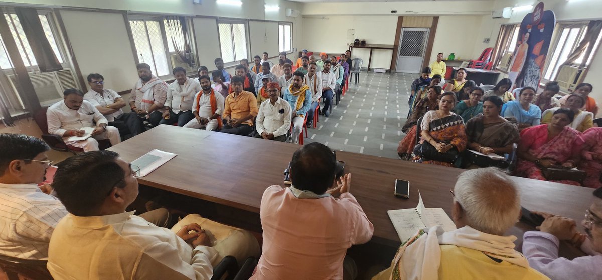 dileeppatelbjp's tweet photo. यशस्वी प्रधानमंत्री श्री नरेंद्र मोदी जी लगातार तीसरी बार प्रधानमंत्री पद का शपथ ग्रहण के पश्चात दिनांक 18 जून 2024 को काशी में प्रथम बारआ रहे है। प्रधानमंत्री जी के जोरदार स्वागत व अभिनंदन वाराणसी महानगर के महिला मोर्चा,किसान मोर्चा,युवा मोर्चा तथा पिछड़ा मोर्चा के साथ बैठक किया https://t.co/b7io9gQQMn