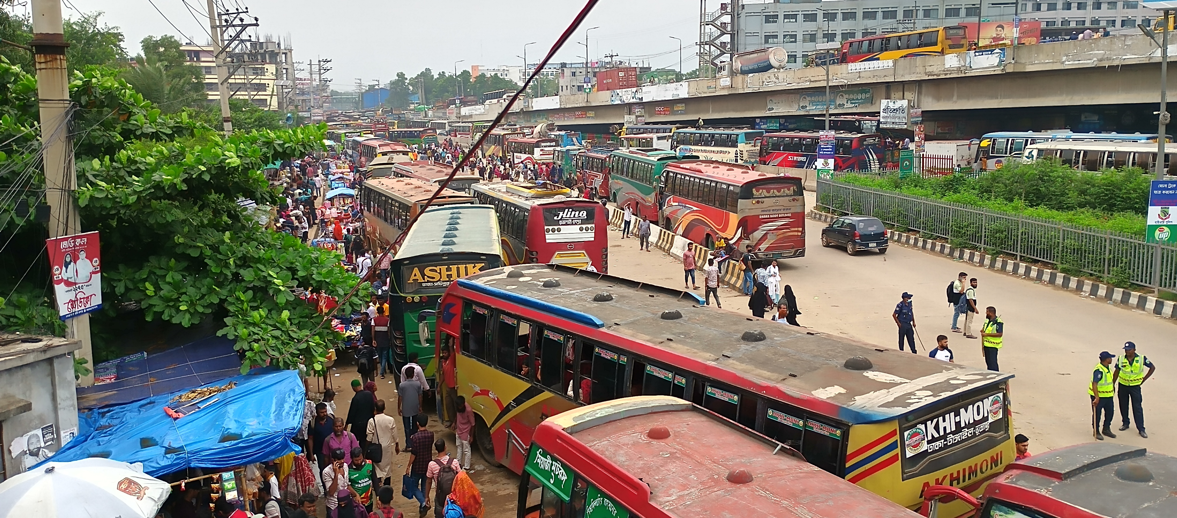 চন্দ্রায় ঈদ যাত্রীদের চাপ, দিগুন ভাড়া নেয়ার অভিযোগ