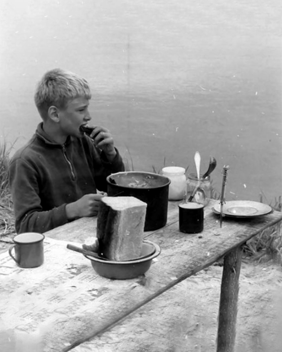 Por qué nos gustan las tazas de acero esmaltado? ✨
Su uso ha perdurado en el tiempo y tod@s recordamos las tazas y cazos de nuestras abuelas que ya se han convertido en un símbolo de los valores del pasado. 😍 Somos muy fans del acero esmaltado ❤️

retropot.es