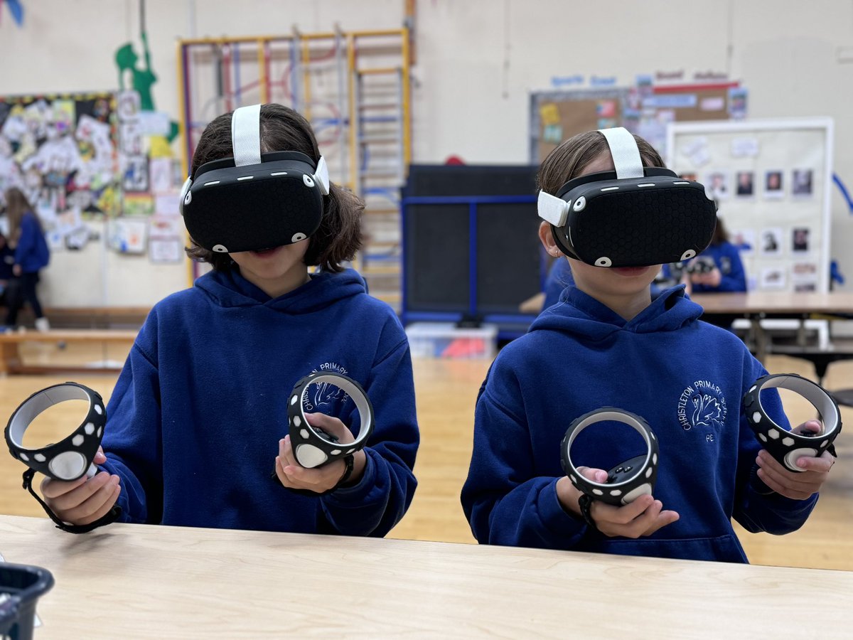 Christletonpri's tweet image. Some very enthusiastic children arriving for the @DigitalWizards before school club this morning. 
Fantastic collaboration and learning.
#cpscomputing
😊