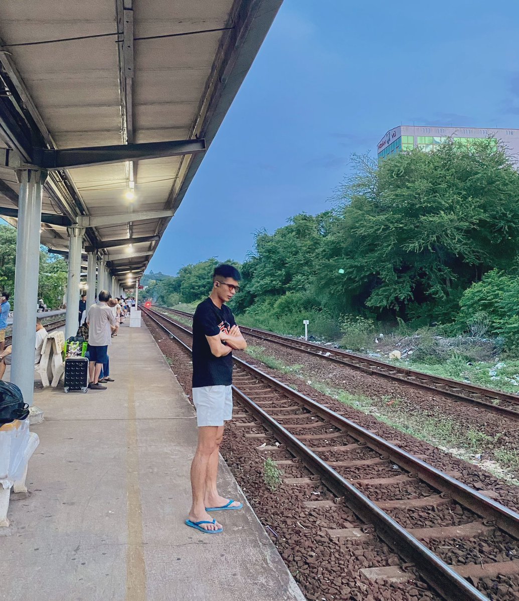 Nguy3n2k's tweet photo. lời hứa nào cũng đáng giá
chỉ là, người hứa lại chẳng đáng tin. https://t.co/EZcqSsy9rZ