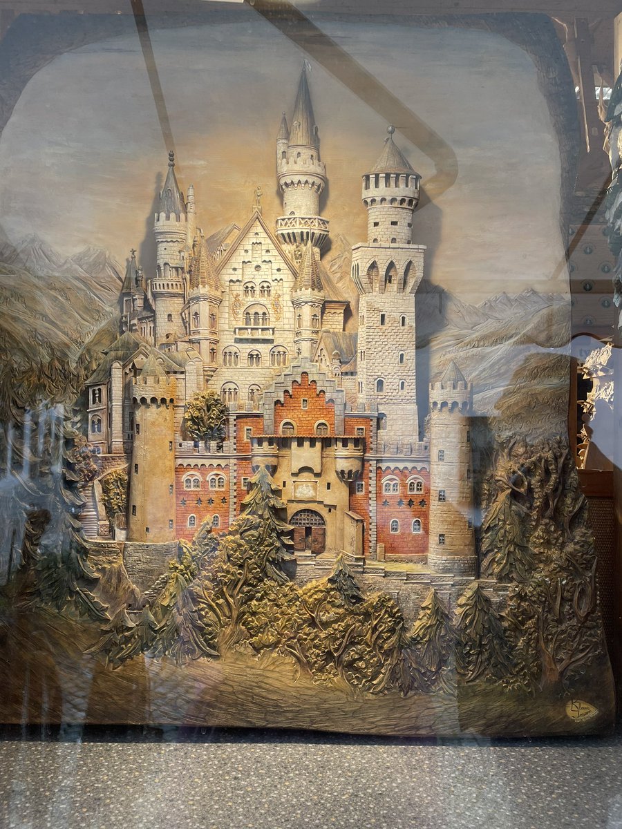 tmaryh's tweet image. #interrailing day 14 cont: Bavaria- painted houses, lush countryside, soaring eagles (might have to squint to spot those) &amp;amp; wood carving.