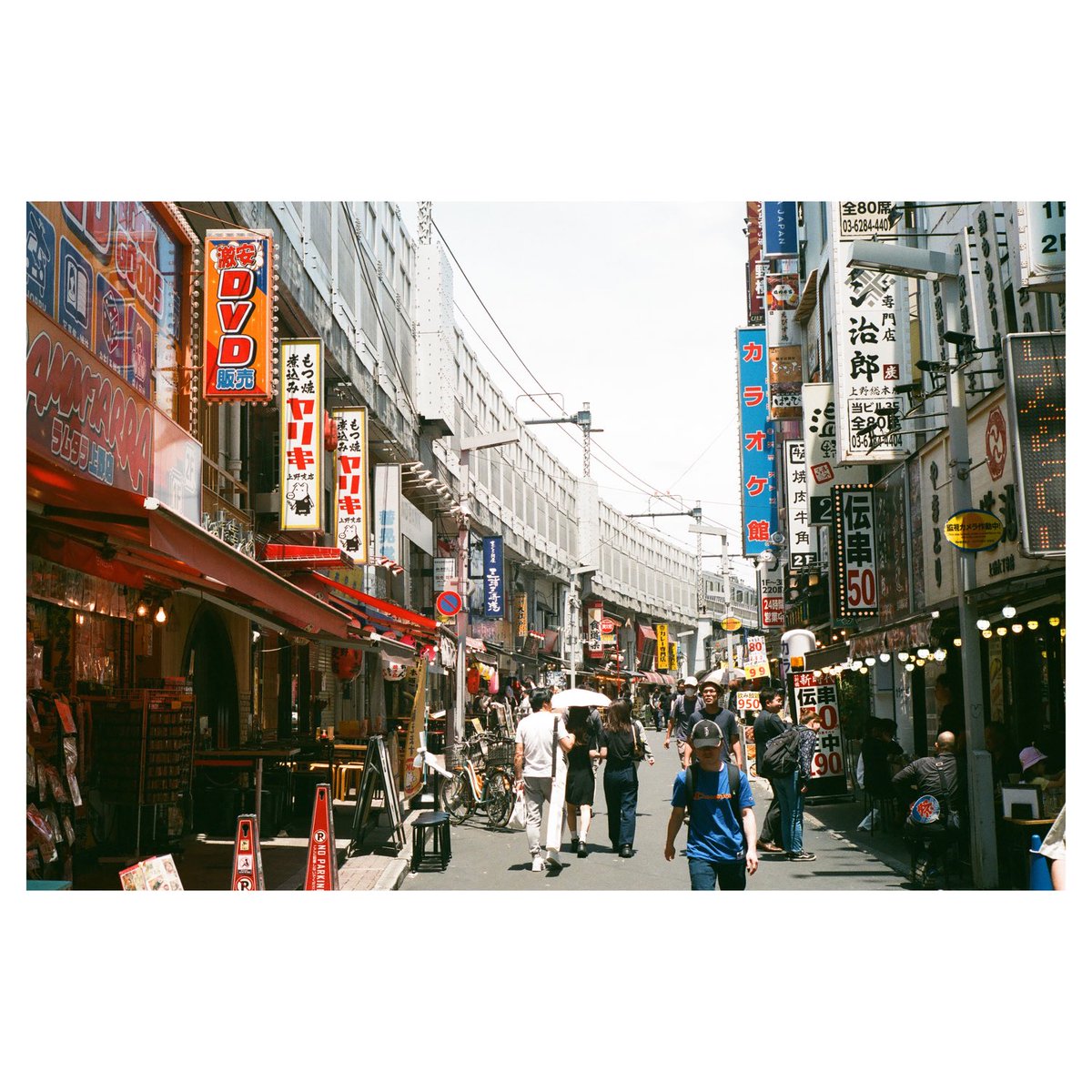 LensShutter's tweet image. Like a movie scene 

📷 Leica M-A
🎞️ Fujifilm Superia Premium 
📍Tokyo