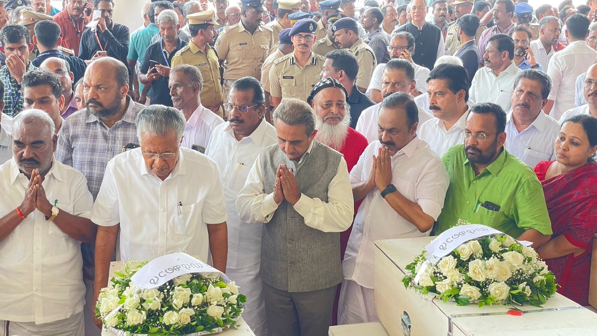 vdsatheesan's tweet image. It is heartbreaking to see the dear ones lined up at the Nedumbassery airport. Pranamam to each one of you, #RIP. May God give strength to the families to bear the immense loss.
#Kuwait 
#KuwaitFire