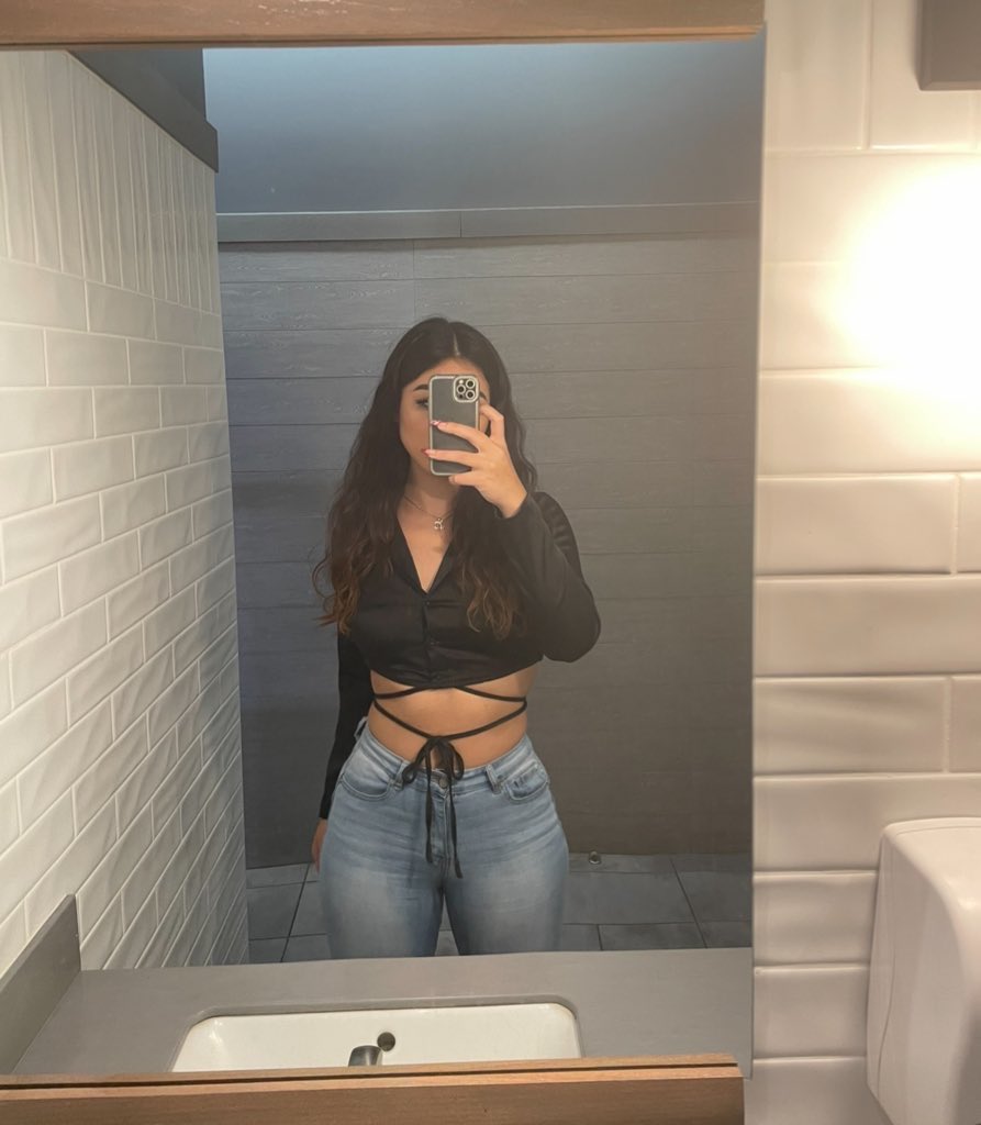 ofmiohonda's tweet photo. ootd 🍒 https://t.co/4nKuVitdPE