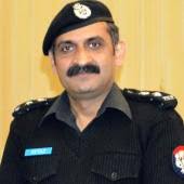AainaSaaf's tweet photo. This harassment of female prisoners  is being supervised by Gujranwala CPO Rana Ayaz Saleem. https://t.co/DmVhA8Csv9