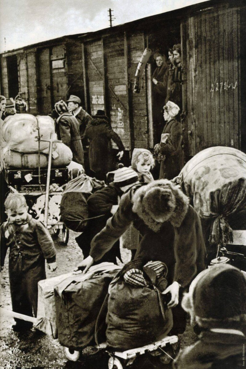 You don't "join" the Soviet Union. They invade you, send trains full of your people to prison camps, hold a fake referendum and pretend to save you from nazis by killing you. Sounds familiar? Moscow has been using the same script since the night of June 14th 1941. 🇱🇹🕯