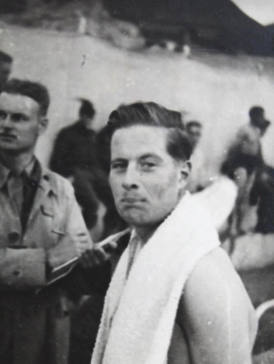 SoldiersofShrop's tweet image. Captain Patrick Gerard Francis Bourdillon aka ‘Pat’. In rugby, like Major Richards, Pat played as a ‘forward’. The son of a rector and born in 1921, Pat grew up in Herefordshire at #Fownhope and #Pembridge. Brigadier John Churcher, Commanding Officer of the 159th Infantry ... 5/7