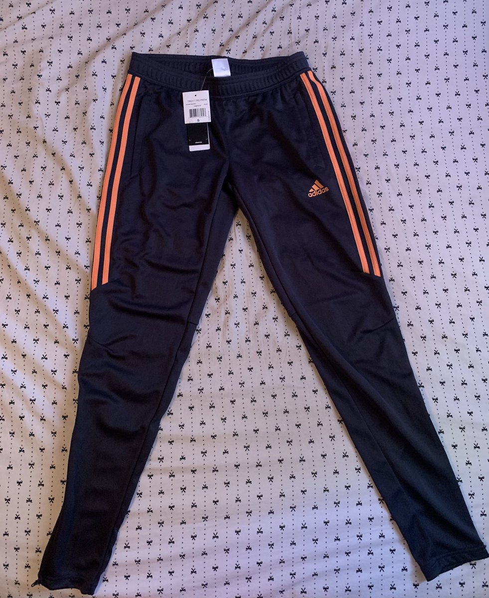 DemsGemz's tweet image. ✨It’s thrifted mail time!! This gem came from Poshmark! 🏴‍☠️💎🧡

#Onlinethrifting #Thrifting #Gemz #secondhand #Gem #onlineshopping #Poshmark #Adidas #Orange #Mail #mailtime #Thriftedfashion #mailcall #Newwithtags #Happyonlinethrifting
