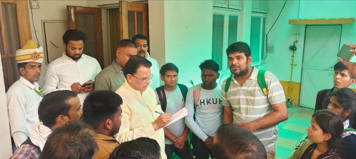 <a href="/CMOfficeUP/">CM Office, GoUP</a> Mantri ji se milne baad bhi hum logo ki problem  salve nhi ho rhi
Aur maniny  yogi baba  janta durbar me milte hi nhi bus dikhava Karter h 

#UP _Lekhpal _ph#

<a href="/myogioffice/">Yogi Adityanath Office</a> 
<a href="/myogioffice/">Yogi Adityanath Office</a> 
<a href="/Narendrak_bjp/">Narendra Kashyap</a> 
<a href="/kpmaurya1/">Keshav Prasad Maurya</a> 
<a href="/yadavakhilesh/">Akhilesh Yadav</a> 
<a href="/RahulGandhi/">Rahul Gandhi</a>