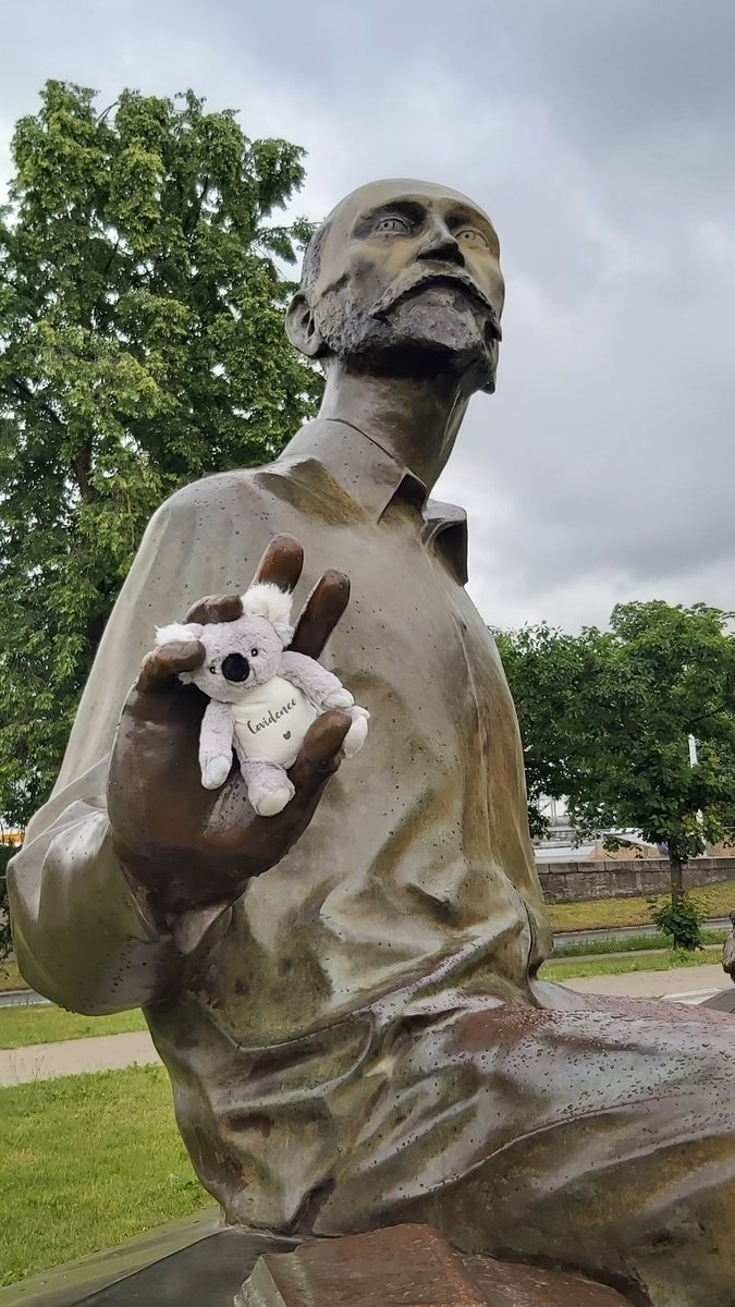 Helen Ellis tweet media