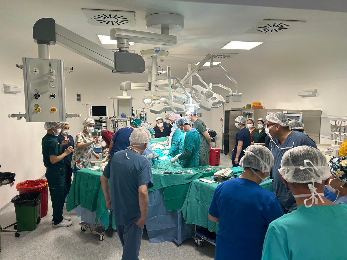 Karaciğer ve kök hücre naklinde dünyaca ünlü markamız olan <a href="/inukurumsal/">İnönü Üniversitesi</a> Turgut Özal Tıp Merkezi sağlık ekibimiz Kırgızistan’da büyük bir başarıya imza attı ve Kırgızistan tarihinde ilk kez canlı vericili karaciğer nakilleri gerçekleştirdi.