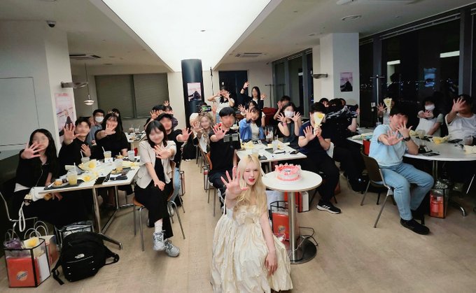 [📸] HIGH FIVE WITH 솜뭉치 (aka 솜수황) 💖  #JEONSOMI #전소미 #THEBLACKLABEL #더블랙레이블 https://t.co/Wfl0UNelZo<a href="/tag/jeonsomi"class="tags">#JEONSOMI</a><a href="/tag/%EC%A0%84%EC%86%8C%EB%AF%B8"class="tags"><span>#전소미</span></a><a href="/tag/theblacklabel"class="tags"><span>#theblacklabel</span></a><a href="/tag/%EB%8D%94%EB%B8%94%EB%9E%99%EB%A0%88%EC%9D%B4%EB%B8%94"class="tags"><span>#더블랙레이블</span></a>
