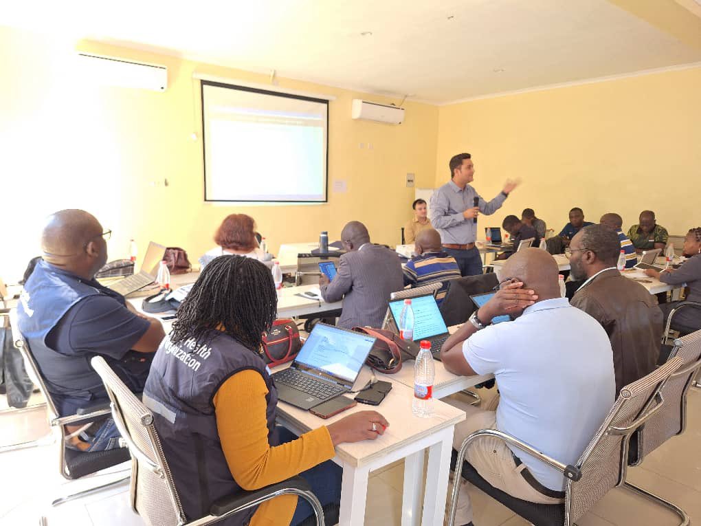 WHOMalawi's tweet photo. .@WHOMalawi together with @MalawiUNICEF is supporting @health_malawi in conducting an Effective Vaccine Management Assessment.

This is a key quality improvement activity to strengthen vaccine supply, delivery &amp; logistics management processes.

#VaccinesSaveLives 
#HealthForAll https://t.co/FAwP5LxCWN