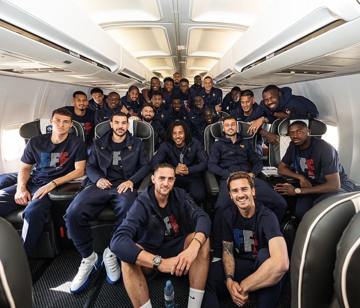 HorusX_Gaming's tweet photo. L'Euro commence ce soir !🏆⚽️

Et si l'Equipe de France gagne l'Euro 2024, nous nous engageons à offrir une paire de lunettes parmi ceux qui RT ce tweet !😎

Et nous sommes les favoris ! 🇫🇷😏#EURO2024 https://t.co/oaKPDHLTRW