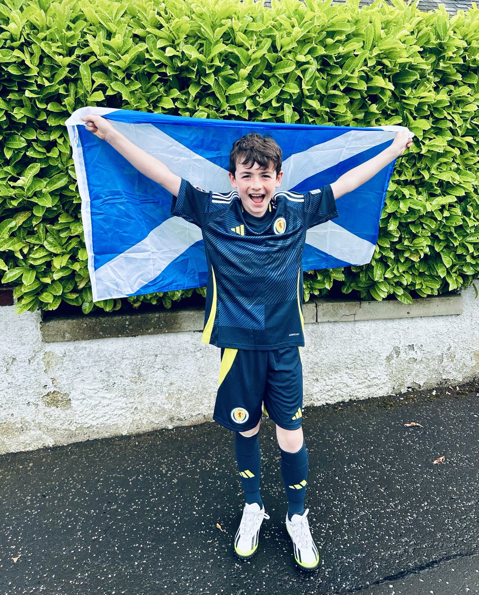 Luke's ready to ROAR on Scotland! C'mon Scotland!!!🥳🏴󠁧󠁢󠁳󠁣󠁴󠁿⚽️

🎶🎶Cos we've got John McGinn
And Robbo on the wing 
No Scotland no party
Steve Clarkes Tartan Army 🎶🎶

#NoScotlandNoParty 

#GERSCO | #EURO2024 

<a href="/StJosephsERC/">St Joseph's Primary</a> + <a href="/ScotlandNT/">Scotland National Team</a> + <a href="/nmorganmusic/">NickMorgan</a> 
<a href="/andrewrobertso5/">Andrew Robertson</a>