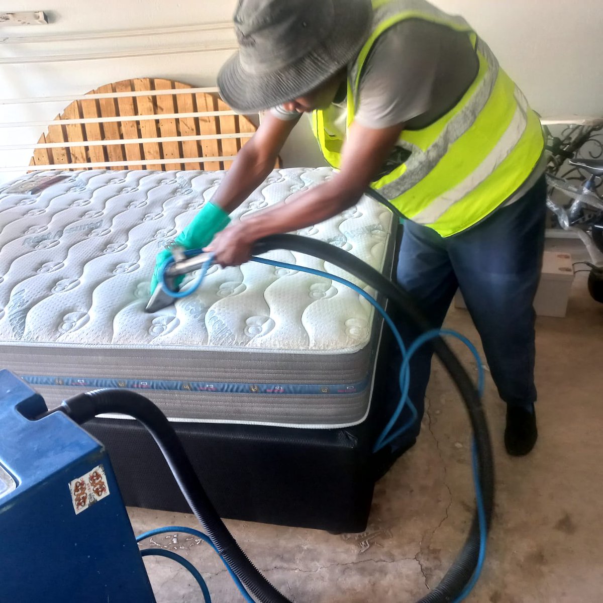 Siphesihle_MK's tweet photo. Please RT my client could be on your TL
We do Carpets cleaning, couches, mattresses, car seats and chairs cleaning all over Gauteng. DM or whatsapp 0686572070
#EFFpress JazziQ Julius Malema https://t.co/VQursThHHk