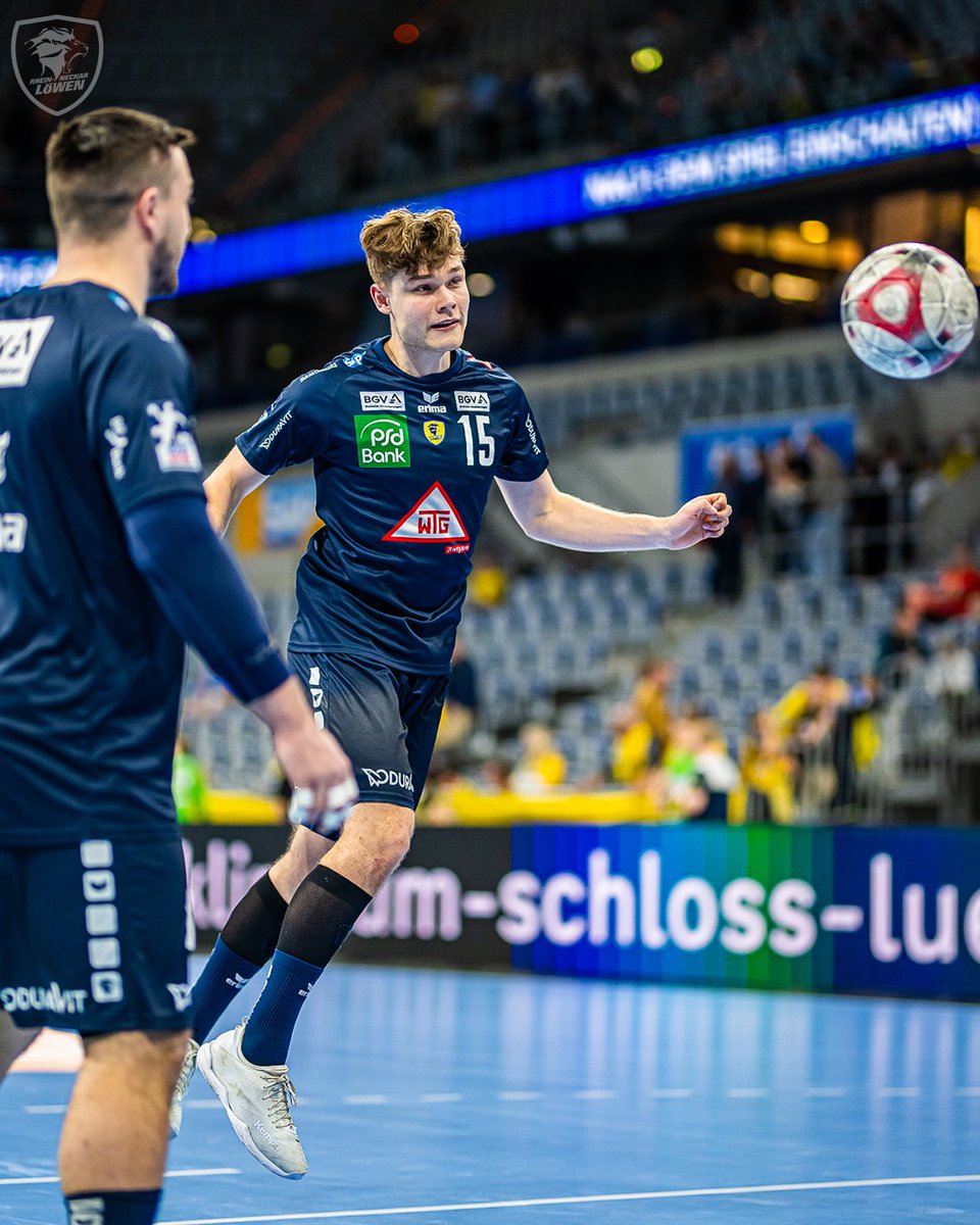 RNLoewen's tweet photo. Hey @DFB_Team, falls ihr für die anstehende Heim-EM noch Unterstützung braucht - unsere Jungs sind ready! ⚽️🚀 #rnl #rnloewen #handball #dfbteam #euro2024 #fussball https://t.co/rfXVPIPxBL