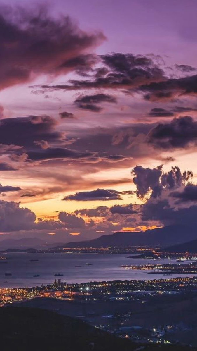 RoamingRebecca9's tweet photo. How pretty are these colors in this shot?🌟 https://t.co/VySHNIZcTb