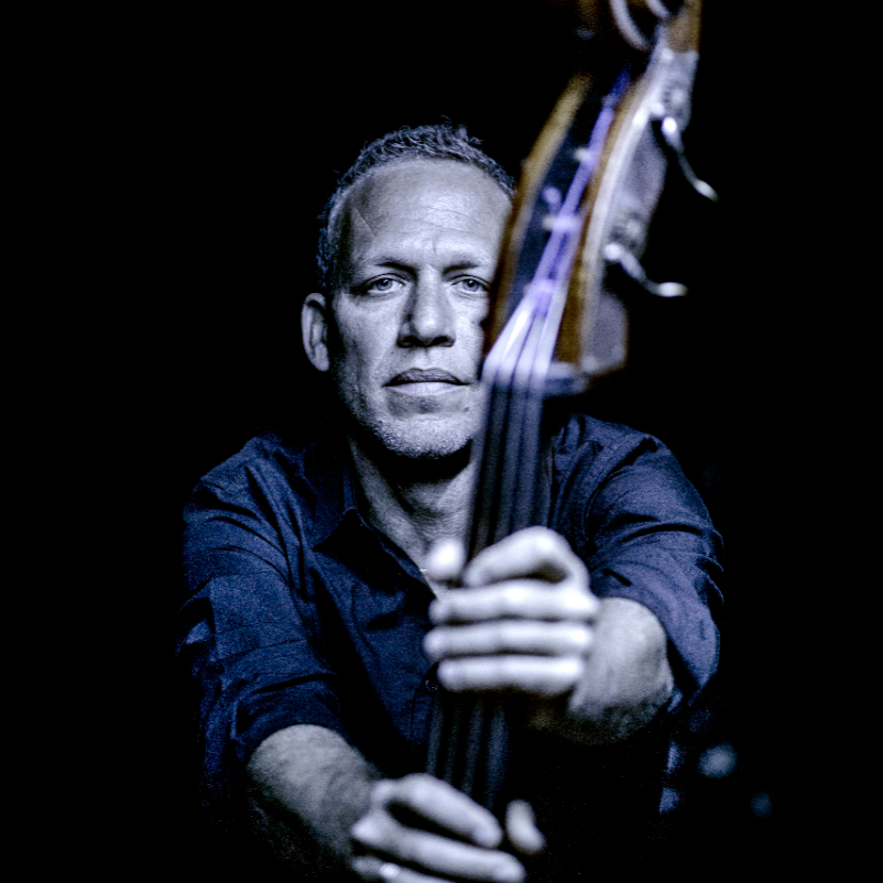 Jazz, Global / Avishai Cohen &amp; Metropole Orkest

Avishai Cohen is een van de meest invloedrijke bassisten van deze tijd. Samen met het Metropole Orkest en Jules Buckley brengt hij een onvergetelijke avond in Amare!

📅 za 17 mei / 20:15 / Concertzaal
🎟️ amare.nl/avishai