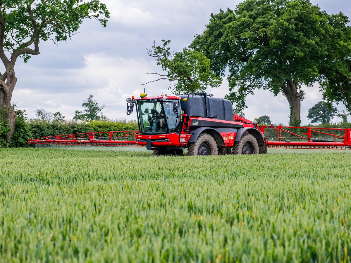 Increased #capacity coupled with #precision application solutions has resulted in reduced working hours for this Vanguard pilot 🤩

Want a slice of this life? Book your #Agrifac demonstration today: agrifac.com/uk/contact-dem…