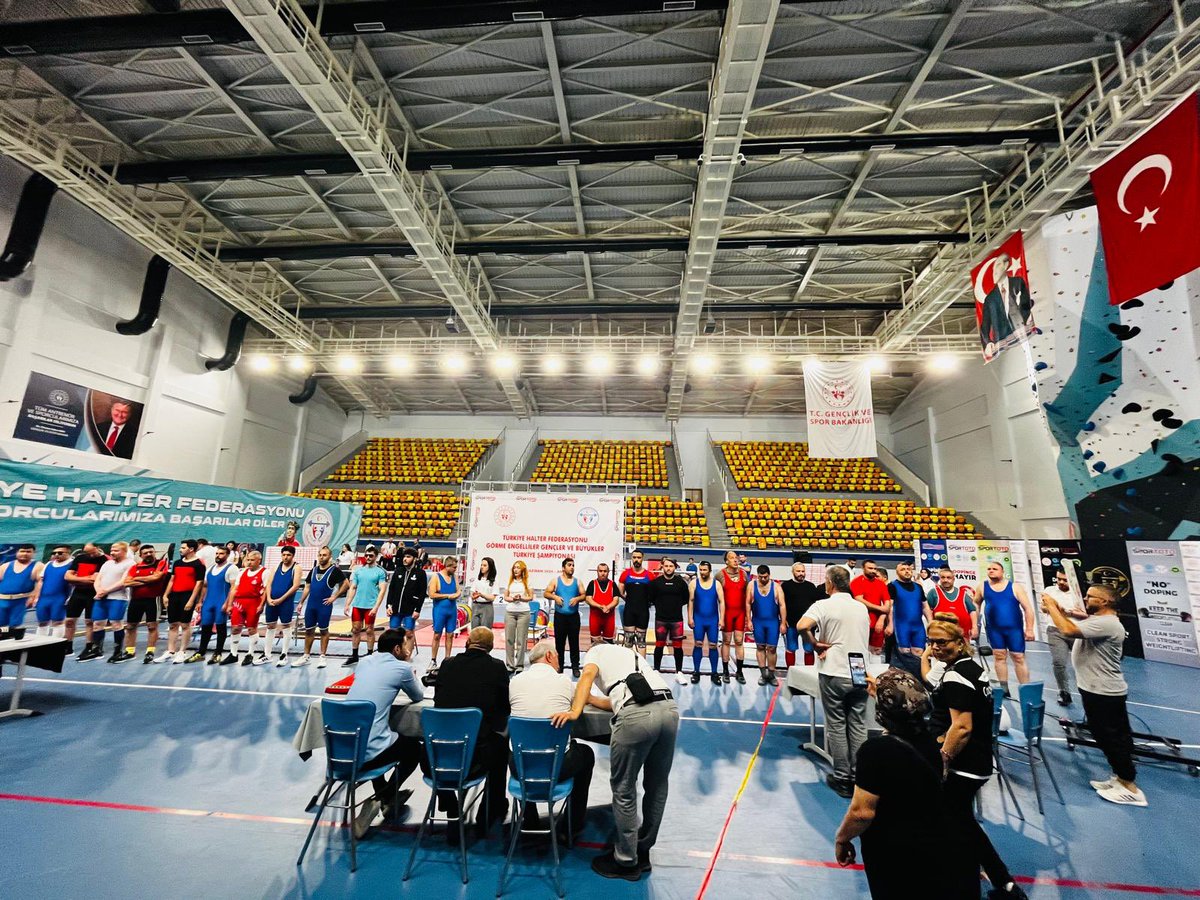MutluTurkmen's tweet photo. 🏋️ Rekorların Üniversitesiyiz 👏

Öğrencimiz Muhammet Şimşek, Görme Engelliler Powerlifting ve Benchpress Türkiye Halter Şampiyonasında 3 temel kategoride kırdığı 5 Türkiye rekoru ve toplamda kaldırdığı 538 kg ile 2 altın madalyayı üniversitemize kazandırdı 🥇🥇🏋️💪 https://t.co/ipXJ9qwg2J