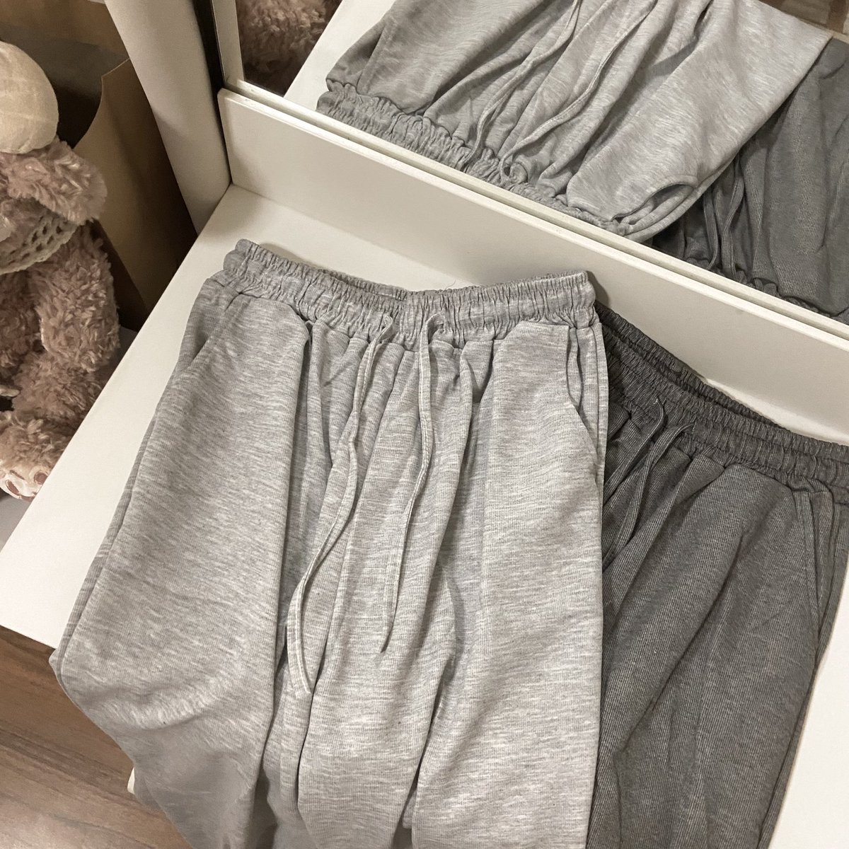 ⋆◝✩ ทุกคนนน เค้าจะมาป้ายยากางเกงวอร์มตัวนี้ คือทรงสวยมากกก พรางหุ่นสุด เนื้อผ้าดีไม่หนาไม่บาง ใส่สบาย ใส่สวยจนต้องกดมาเพิ่ม แล้วราคาถูกมากกกก คุ้มเกินราคาง่ะ🥹