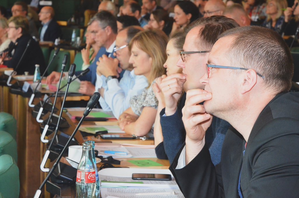 Das Sächsische Ärzteparlament tagt am 14. und 15. Juni in Dresden. Heute Festabend mit rund 200 Gästen aus Politik, Medizin und Gesellschaft sowie Gästen aus Wroclaw. Verleihung der Richter-Medaille 2024 an drei Mediziner. slaek.de #aerztetag #gesundheitspolitik