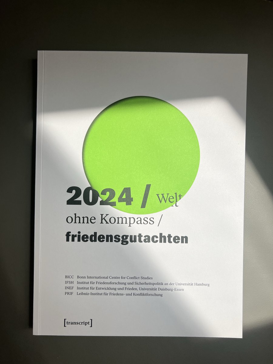 Auch im Bundeskanzleramt haben wir das #Friedensgutachten gestern vorgestellt und mit Christian Aulbach über Konfliktursachen und die Kapitel "Bewaffnete Konflikte", "Nachhaltiger #Frieden" und "Institutionelle Friedenssicherung" gesprochen. Heute heißt es: bye-bye #Berlin!