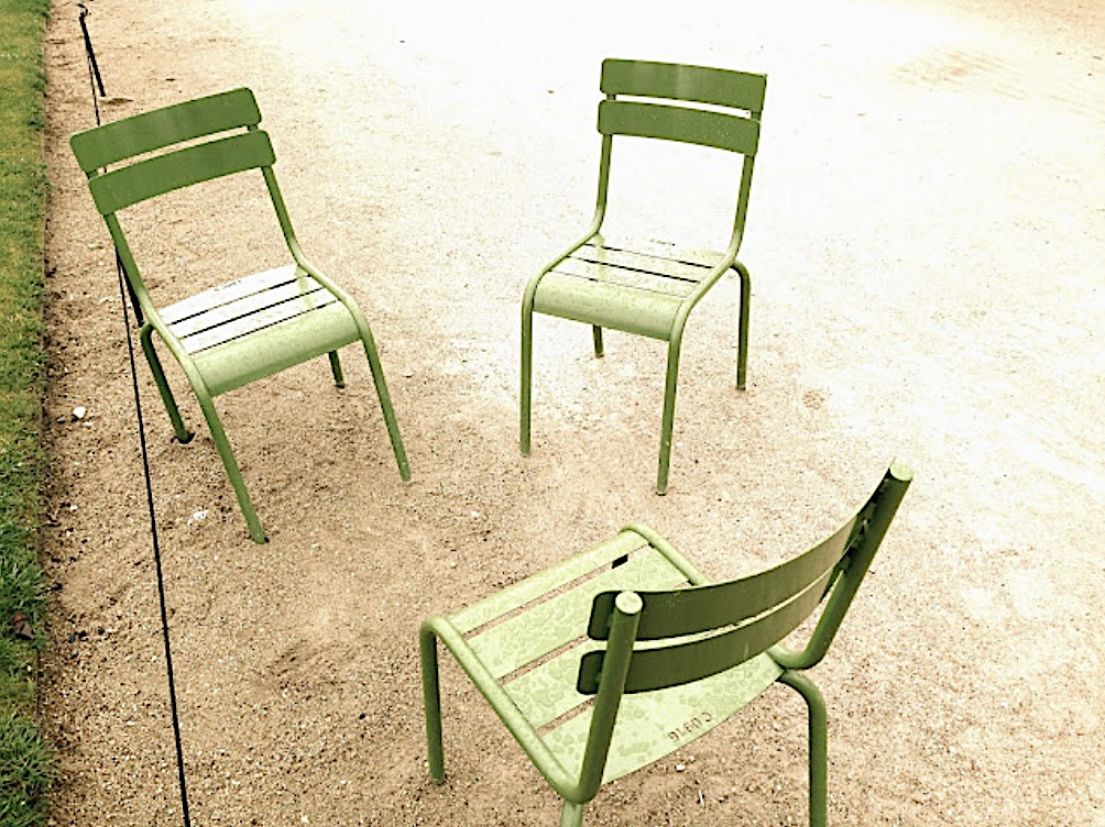 focusonparis's tweet photo. Favorite photos Friday: these chairs have become a metaphor for relaxed moments in Paris' magnificent parks and gardens. #gardensofparis #jardinduluxembourg #tuileries #photography #palaisroyal https://t.co/fIlyPlbZkC