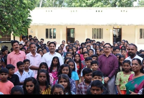 drprathapkumarn's tweet photo. Proud moments at Mangad Govt. Higher Secondary School! 🌟 Meditrina Charitable Foundation organized a heartwarming event where we distributed free study materials to the students. As part of our social commitment, we provided thousands of notebooks to various government schools. https://t.co/NhBjwgJ8in