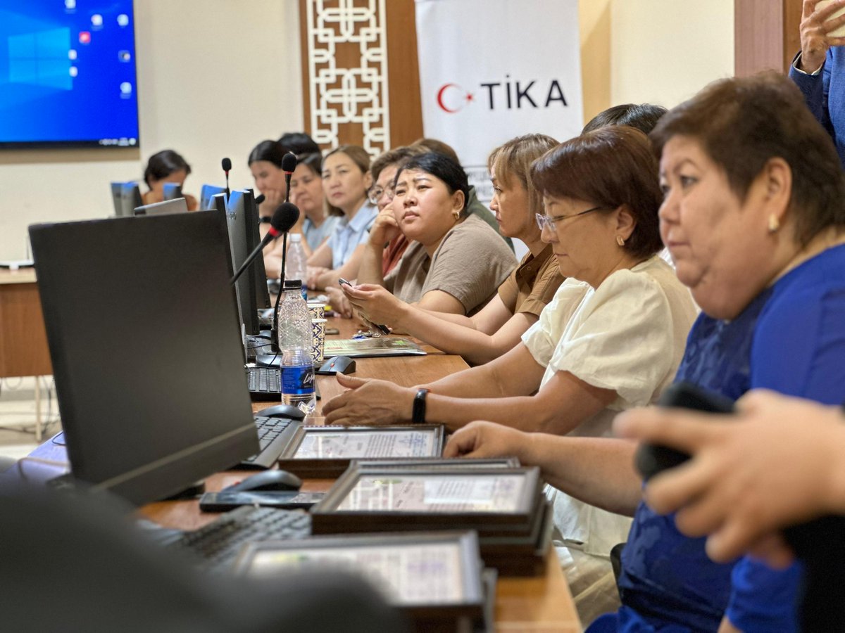 Tika_Kyrgyzstan's tweet photo. 🌾@Tika_Turkiye'nin Kırgız Milli Tarım Üni. bünyesinde kurduğu "Kooperatifçiliği Destekleme, Eğitim ve Danışmanlık Merkezi"nde 10-14 Haziran'da TİKA, Üniversite ve Türk Kooperatifçilik Kurumu iş birliğinde eğitim düzenlendi 🇹🇷🤝🇰🇬

Katılımcılara sertifikaları takdim edildi📜 https://t.co/u87KWbU7ym
