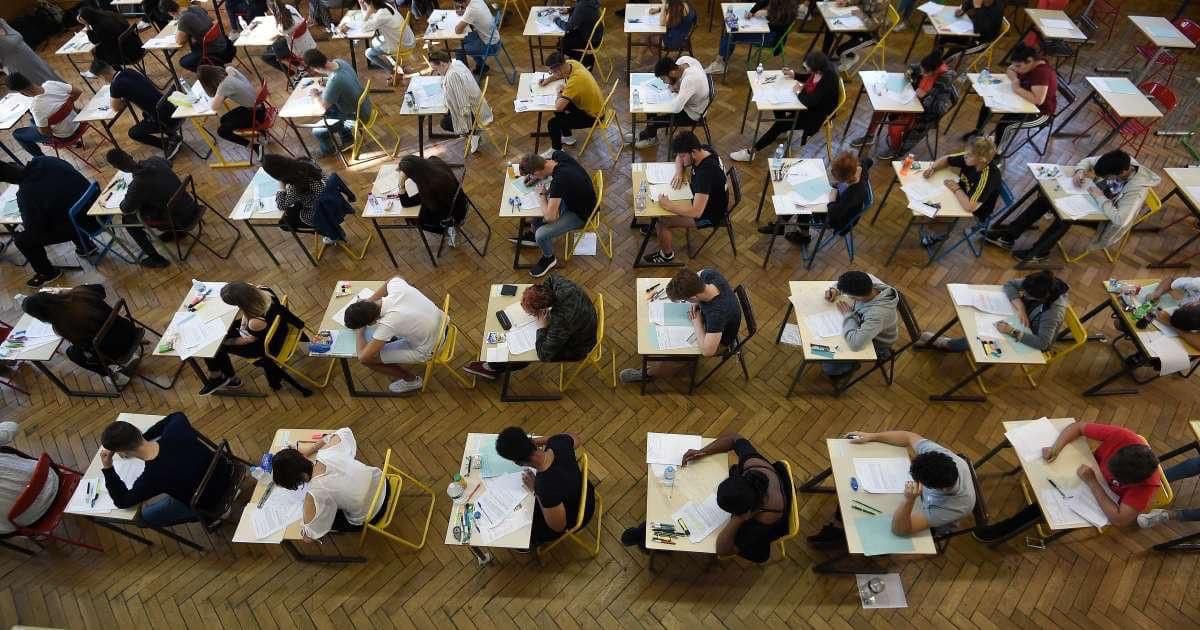Bonne chance à tous les lycéens qui entament aujourd'hui les épreuves du baccalauréat 2024 ! ✍🏻 Donnez le meilleur de vous-mêmes, restez concentrés et croyez en vos capacités ! 💪