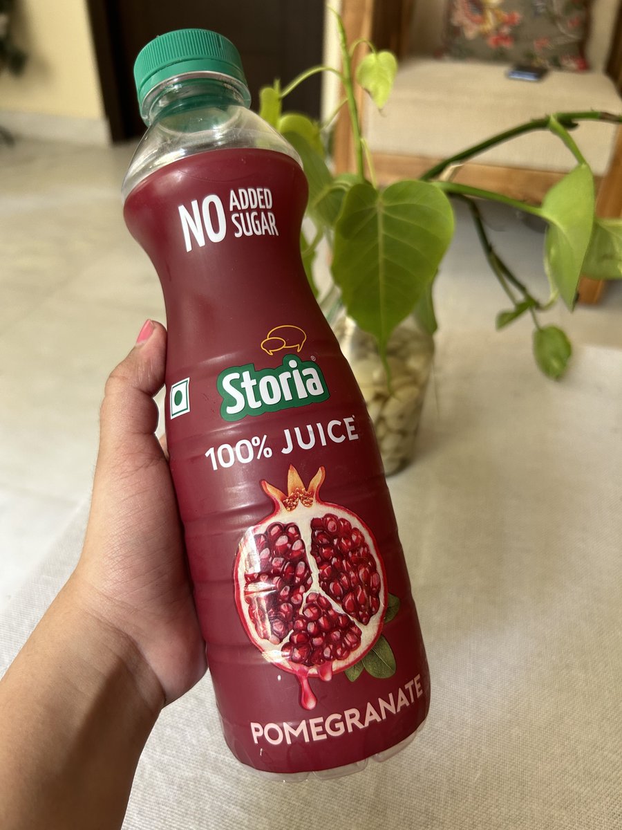 AnugyaJha3's tweet photo. How much should a customer endure the scams of the food industry by the misuse of language? 

This 100% pomegranate juice with no added sugar sounded relishing while we ordered it. But upon turning to its ingredients we were horrored by its cunning wordplay. https://t.co/iuGczyQN9f