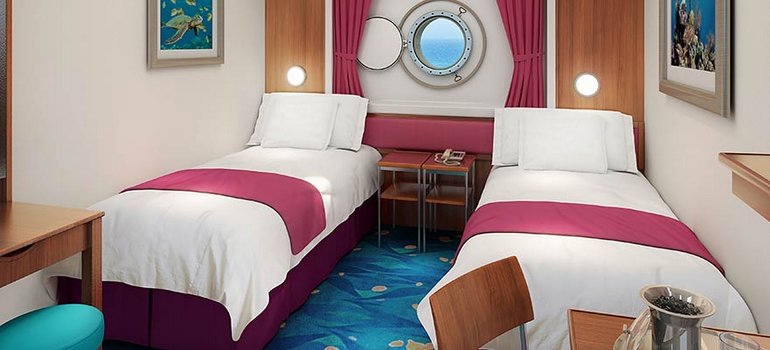 Consell de llengua catalana del 14 de juny:

En català el mot "camarot" no existeix. Cada petita cambra d'un vaixell s'anomena 'cabina'. Com la dels germans Marx, per exemple: youtube.com/watch?v=f6RCTk…

Gràcies de fer córrer aquests tweets, fets per a divulgar el #boncatalà.