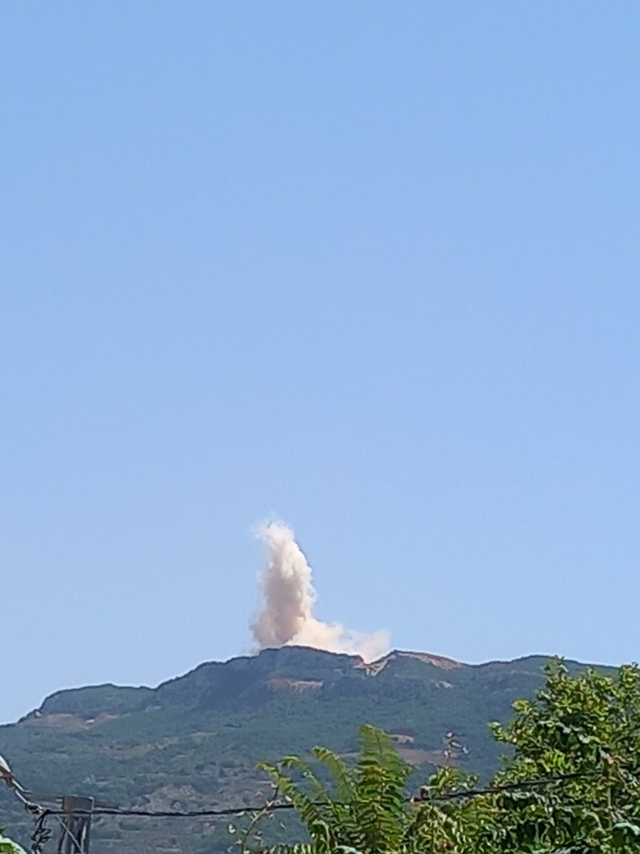 Dursunlu taraflarında yine patlayıcı madde ile dağlar patlatılıyor.Ya  zaten depremde yeteri kadar travma yaşandı.
Nasıl bir gürültüdür o?Deprem oluyor sandı insanlar evden sokağa koştu hep.#Hatay