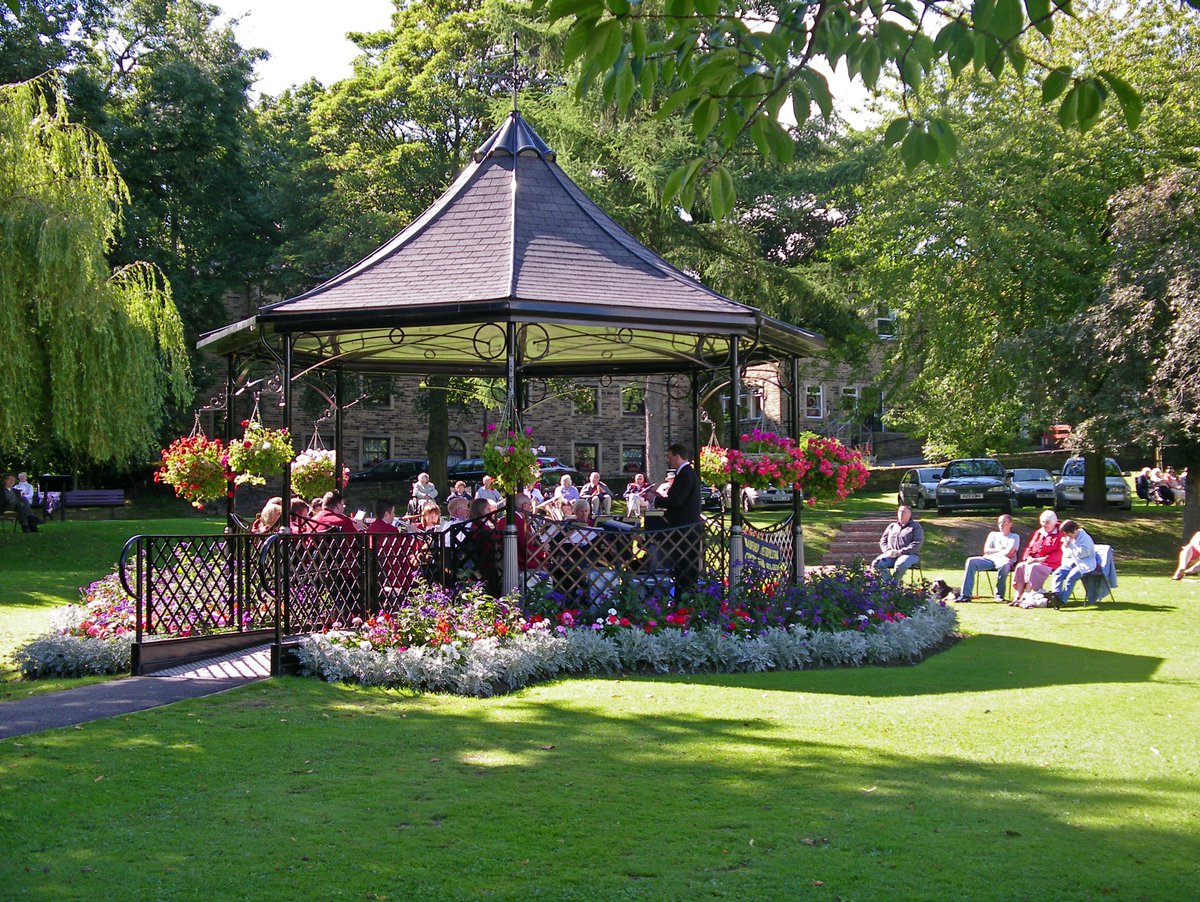LeedsConcerts's tweet photo. Summer Bands in Leeds Parks continues this Sunday!

Concerts in Meanwood, Rawdon, Wortley, Pudsey, Rothwell and Wetherby.  

Free admission, simply turn up and enjoy the music.       

View the concerts online➡️https://t.co/b3USDISrDz https://t.co/MsJrQnmnSn
