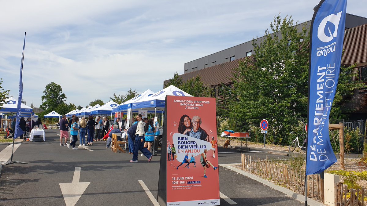 Une formidable initiative pour mettre en lumière le soutien de #DépartementMaineetloire auprès des familles, des personnes isolées des aidants qui s'engagent au quotidien.
 Soulignons l'importance du travail en réseau et en coopération. 
#angers #viexidom #unccas