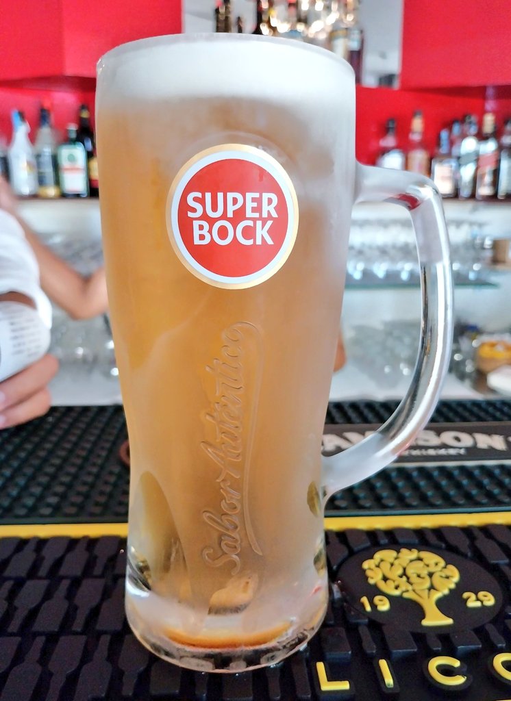 PintsBeauty's tweet photo. Let's get you in that Friday mood with this Super Bock in Alfagar, Albufeira, Portugal 🇵🇹 

€4, a lovely drop 👌🏻 https://t.co/aPSbdZThuJ