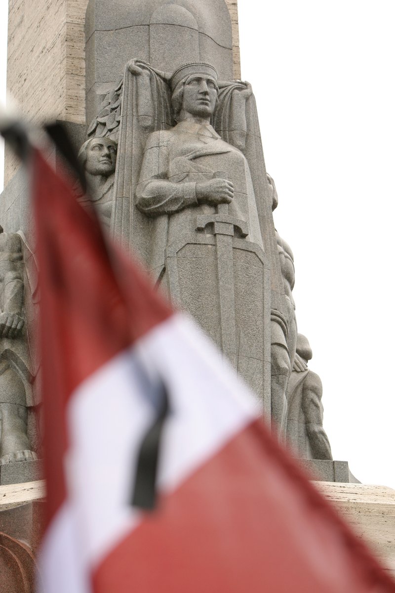 ◼️ Naktī no 13. uz 14. jūniju noziedzīgā un asinskārā Maskavas režīma varas īstenotāji izrāva mūsu cilvēkus no savām mājām un deportēja daļu mūsu tautas uz koncentrācijas nometnēm.

Šodien un mūžīgā piemiņā latviešu tautas 1941. gada upuri.
🕯🇱🇻