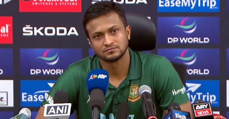 SahabShero's tweet photo. Journalist: There has been a lot of discussion about your performance especially criticism from Virender Sehwag

Shakib Al Hasan: Who? https://t.co/5ejjO8uadB