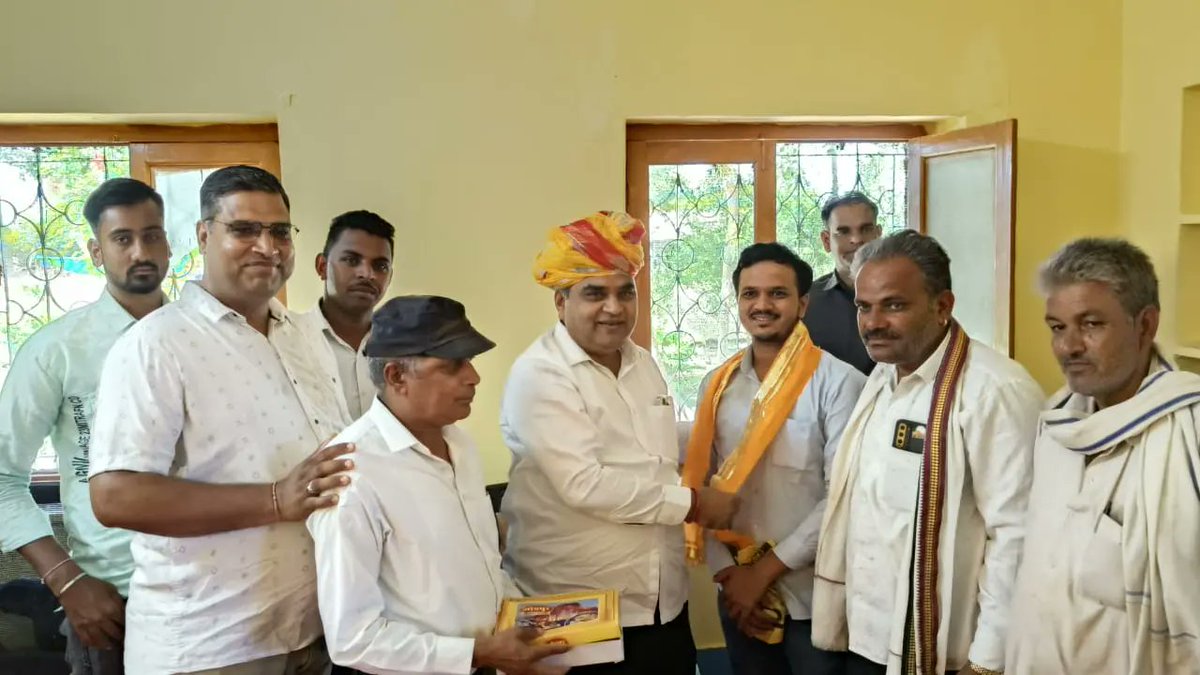 DakMla's tweet photo. सबको सुविधा,सबको सम्मान,
समस्याओं का अतिशीघ्र समाधान
मेरी विधानसभा बड़ी सादड़ी के डूंगला पर आयोजित जनसुनवाई कार्यक्रम में देवतुल्य जनता का स्नेहाशीष प्राप्त किया व सभी की समस्याओं को गंभीरतापूर्वक सुना।
जन समस्याएं सुनकर संबंधित अधिकारियों को समयबद्ध सम��धान के लिए निर्देशित किया। https://t.co/ouoVYhJIPj
